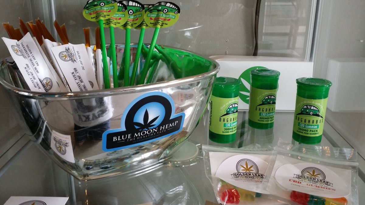 Cloud Vapor Lounge tweet media