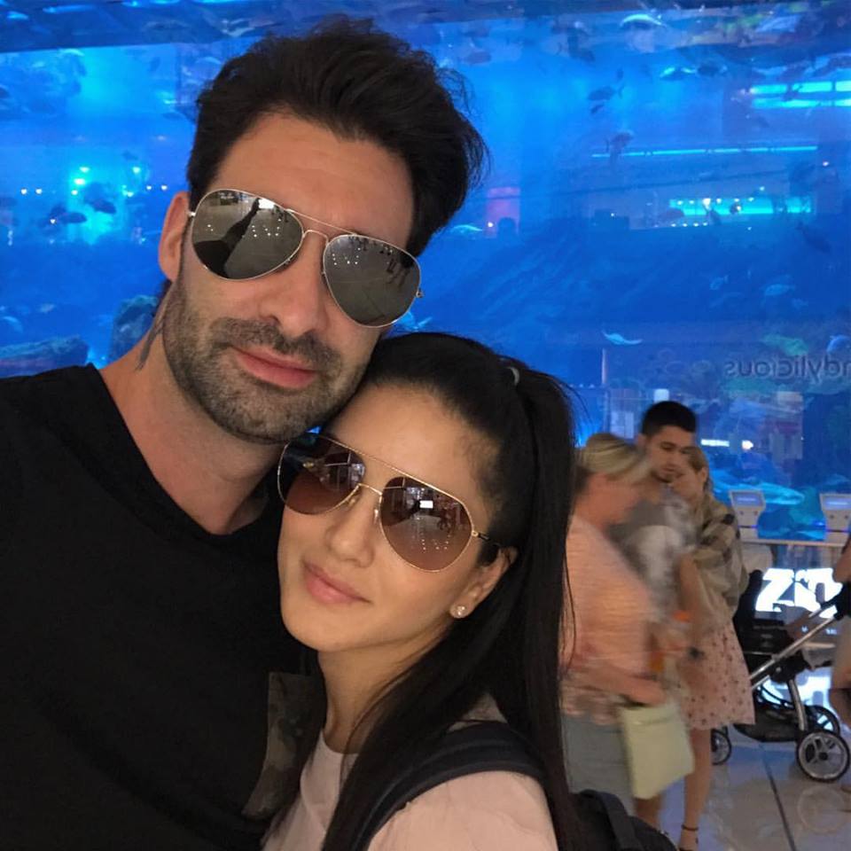 SunnyLeone's tweet photo. Dubai xo ;) https://t.co/SNiodcNoUt