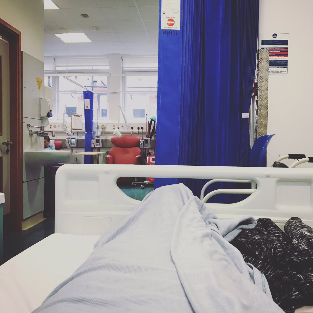 Back in the chemo unit 💊💉for my 3 weekly maintenance treatment. Still sore from surgery🤕. It's relentless, I'd rather be somewhere else but the drugs help and it's got to be done. Things will get easier. #staystrong #onwards 😊