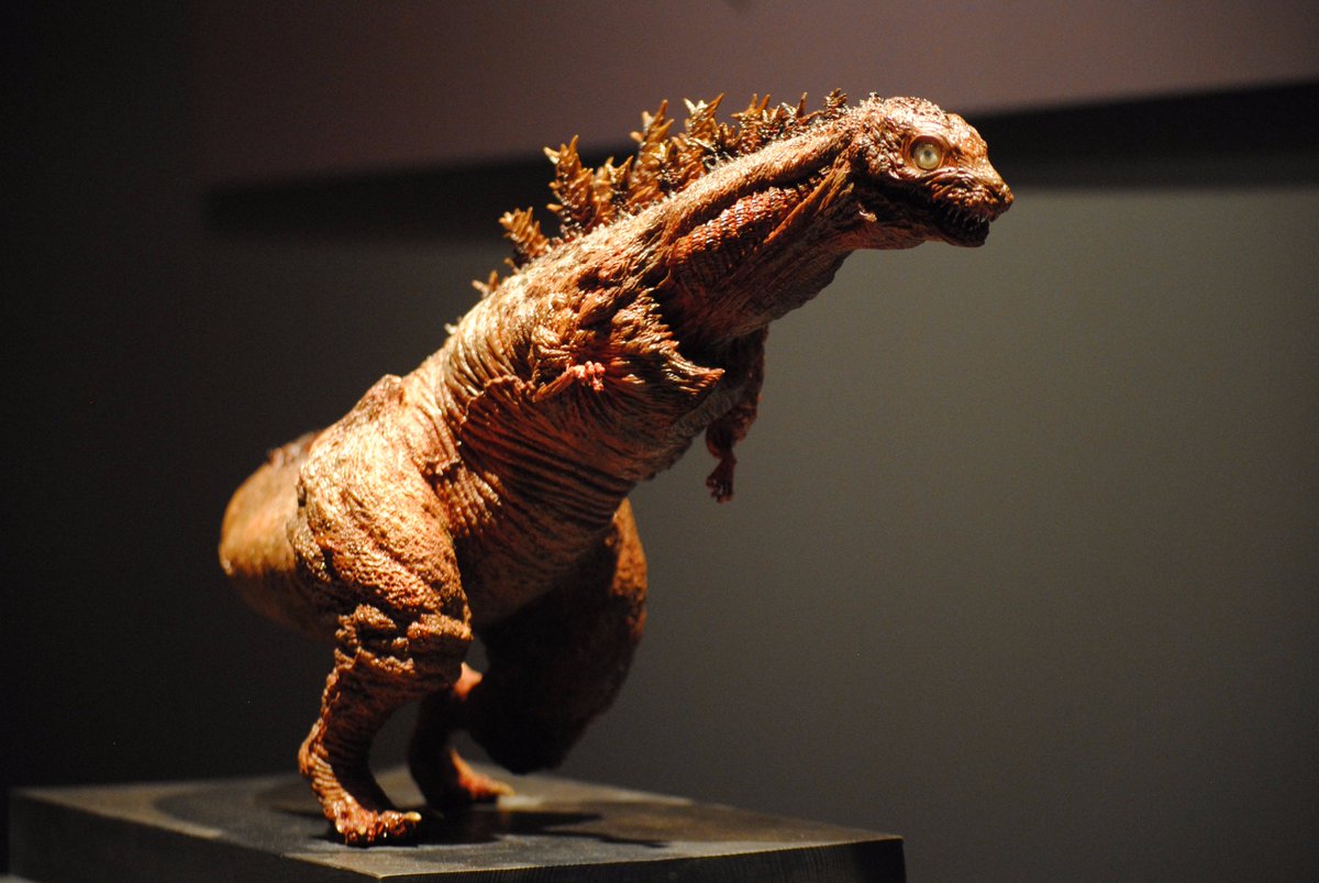 プラマイゼロ 鳥bot シンゴジラ 自衛隊が総理の指示の下で動くこと 人命が優先されることがよく表現されたシーン 踏切を横断していた老夫婦 老婆を演じたのはウルトラマンの芸術的演出で有名な実相寺昭雄監督の奥様 近年もウルトラマンギンガｓや