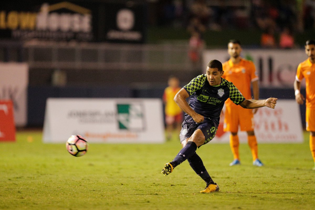 ElEnergyFC's tweet photo. 🇨🇴 José Angulo 

✅ llega al equipo en julio 2017
⚽️ 11 goles
👟 5 asistencias
🏆 1 premio al Jugador del Mes de la USL

🙌🏼🙌🏼 https://t.co/iHtD0H6pXp