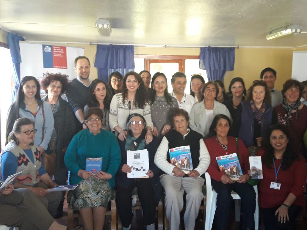 MMEG_LosLagos's tweet photo. Reunión con adultas mayores SENAMA, Centro de la mujer, Alcalde y Gobernador de #Palena Avances agenda género y Campaña "Contra la violencia te apoyamos" #Chilemejor https://t.co/PvbpZu9U8Q