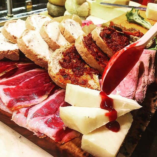 salyexperimient's tweet photo. Reposting @laprosciutteriafirenze:
Un’altro piccolo dettaglio giusto per stuzzicarvi l’appetito ❤️🐽❤️
•
•
•
#laprosciutteria #prosciutteria https://t.co/YXwFlgaV7D