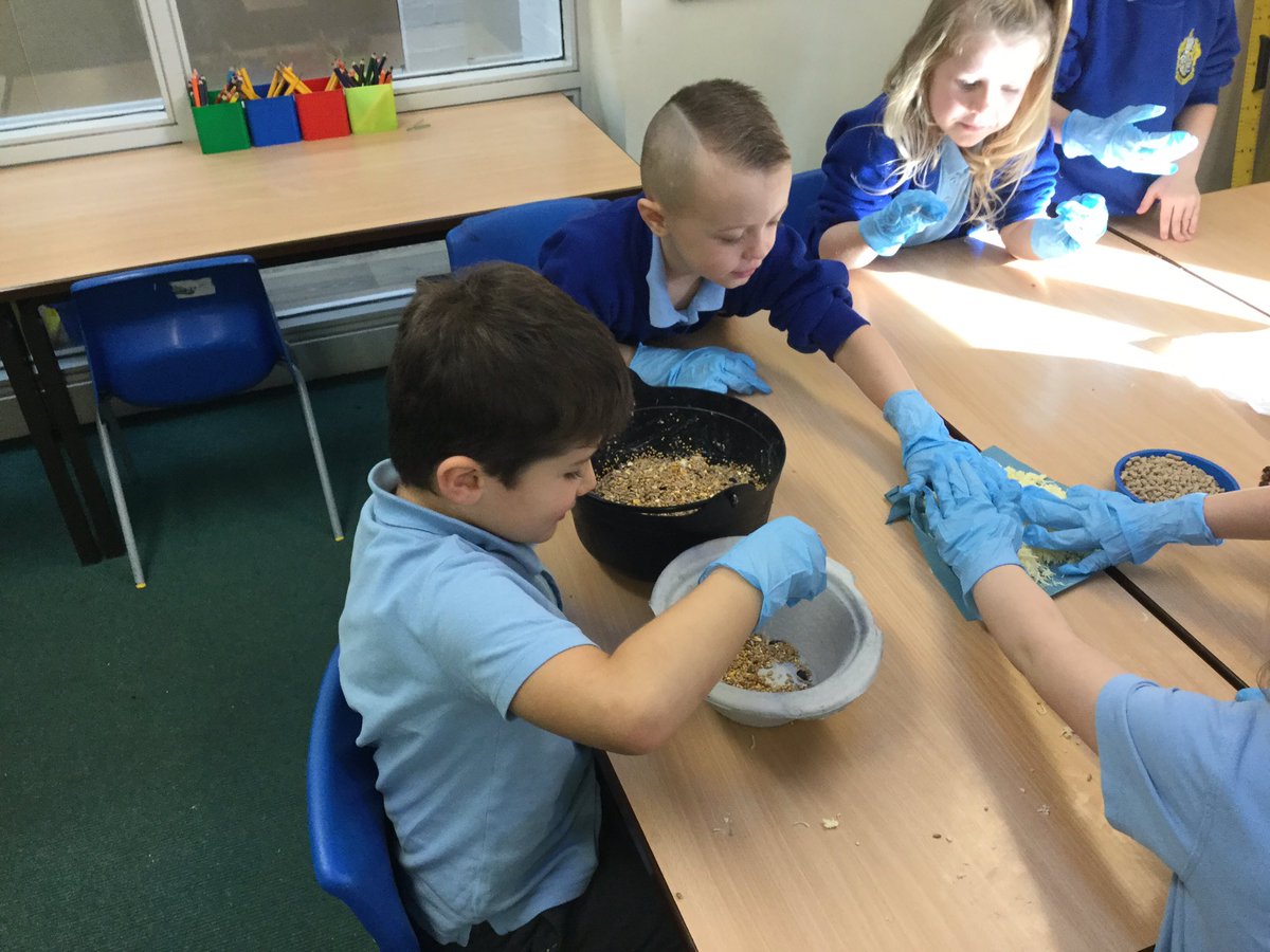 LSTCLASS04's tweet photo. We have had a busy morning today. First, we had P.E. Then we made bird food ready to take on our trip to the woods tomorrow. https://t.co/a2uqZYyIm1