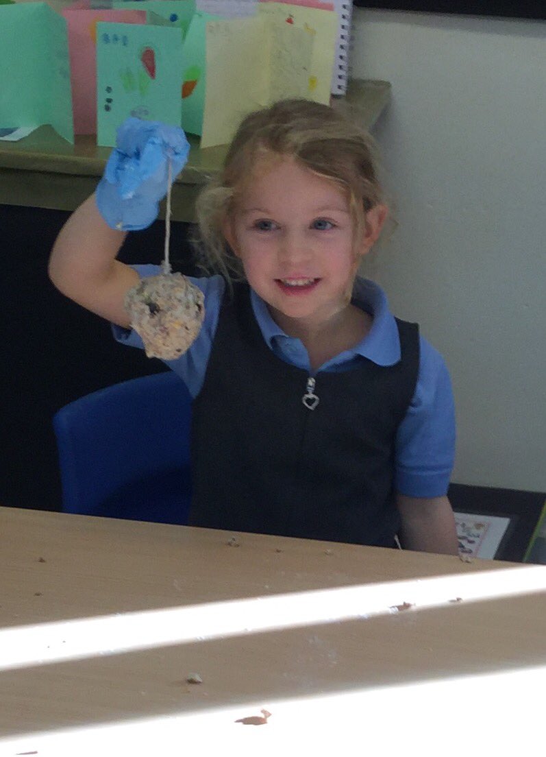 LSTCLASS04's tweet photo. We have had a busy morning today. First, we had P.E. Then we made bird food ready to take on our trip to the woods tomorrow. https://t.co/a2uqZYyIm1