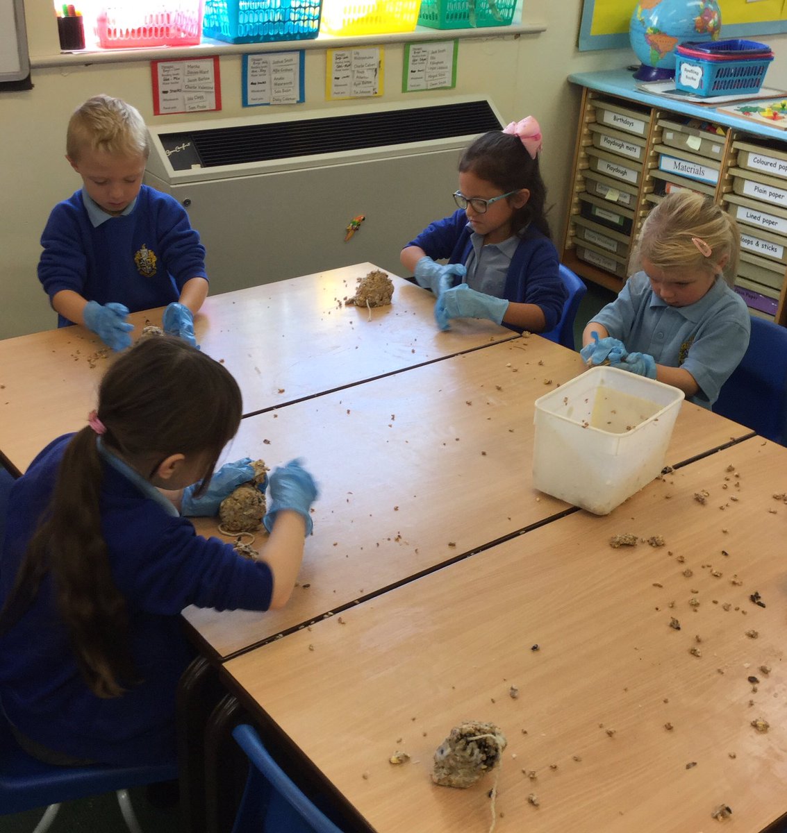 LSTCLASS04's tweet photo. We have had a busy morning today. First, we had P.E. Then we made bird food ready to take on our trip to the woods tomorrow. https://t.co/a2uqZYyIm1