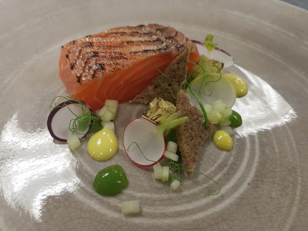 JamesLarkins1's tweet photo. First fine dining event for the Oxford team ! @Jamie_gibbs01_ @compassgroupuk @nick146143 @BigChefAndrew @JohnC4171 https://t.co/JqTo7zq9Ml