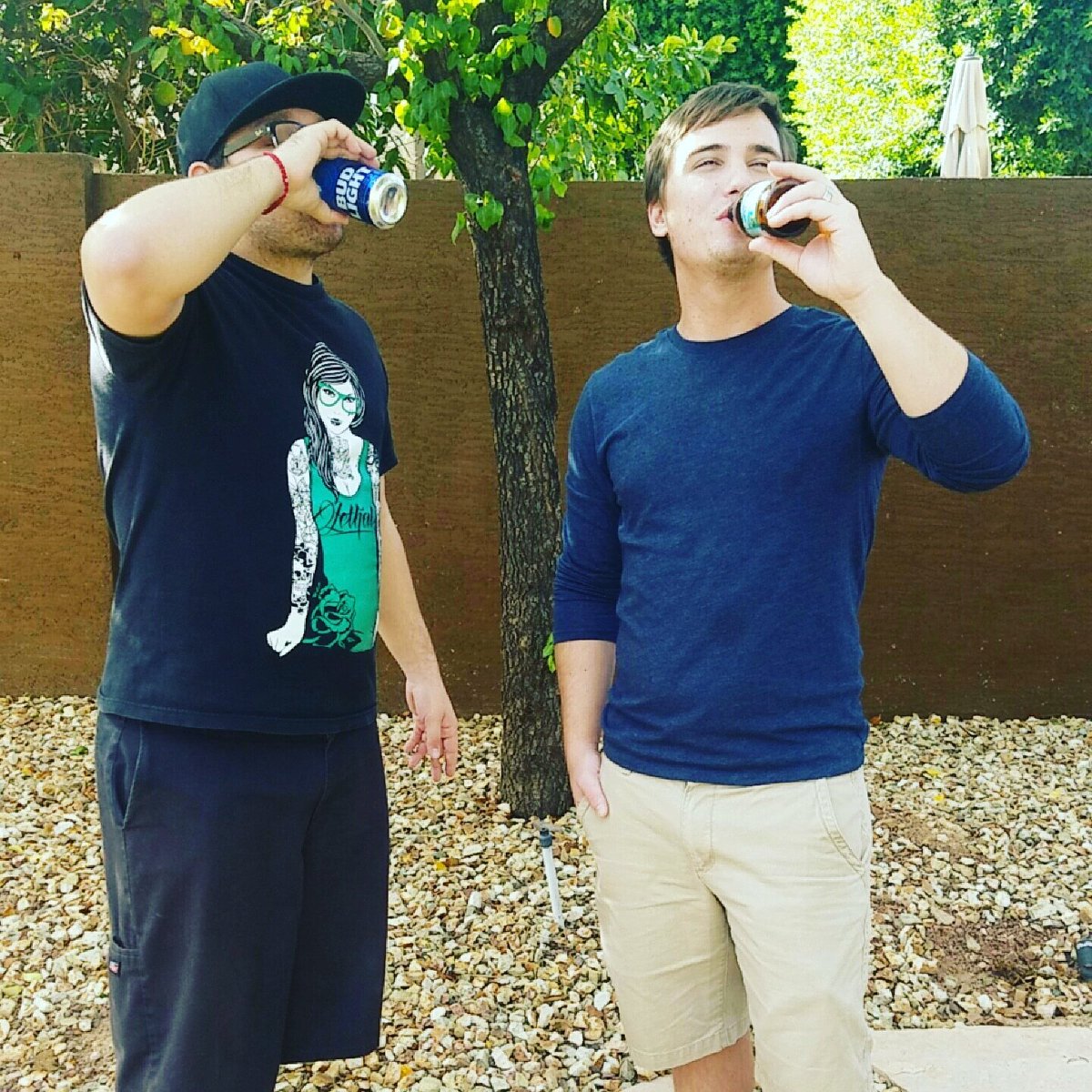 WithGr8Power101's tweet photo. old ass pic #fuckit #chillin https://t.co/6jdbAyhhqb