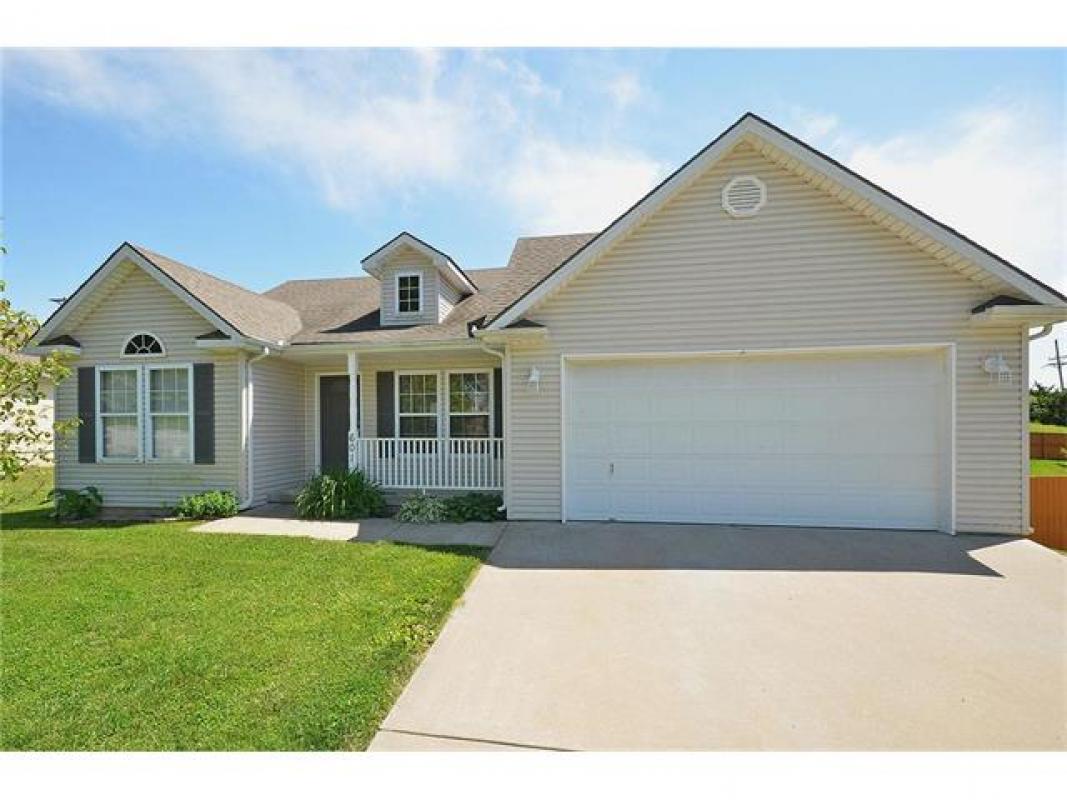BrandonEdlin's tweet photo. You've got to see this beautiful home! Message me for details or a showing! #homesforsal... https://t.co/MzBO62qeua https://t.co/efIiydcIjp