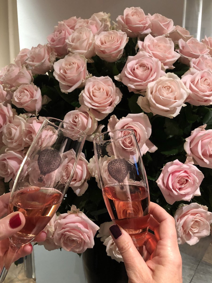 londonwhispers's tweet photo. Gorgeous book signing @DesignCentreCH for Megan Hess. Beautiful flowers by @RobvanHelden1 #StyleAffair #paris #design #LoveLondon #bookstyle https://t.co/knsTP4hVre