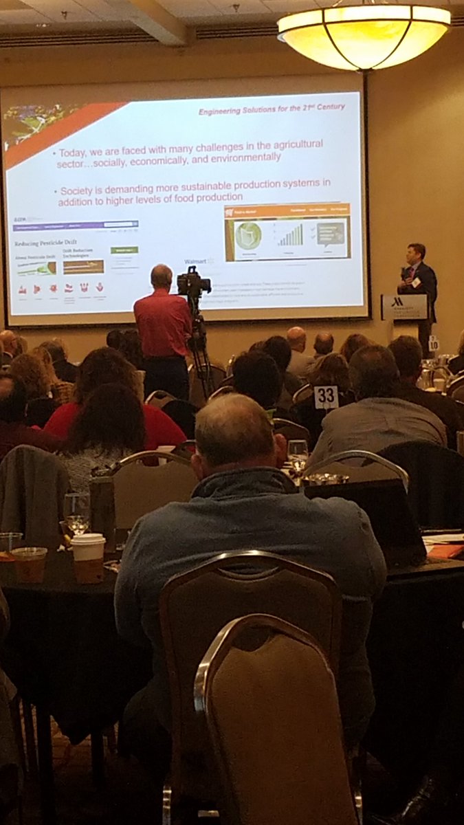 jessie_brophy's tweet photo. .@joeluck_unl addressing engineering solutions for the 21st century @UNL_CASNR #growingNE #IANR #NUforNE https://t.co/vLTV28Z01O