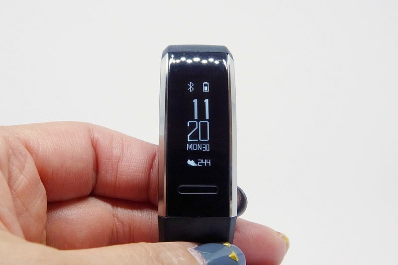ktai_watch's tweet photo. [本日の一品] “肌身離さず”が叶う活動量計「HUAWEI Band 2 Pro」で自分の中の未知との遭遇 https://t.co/MythgAlzaq https://t.co/F8cD7l0dqL