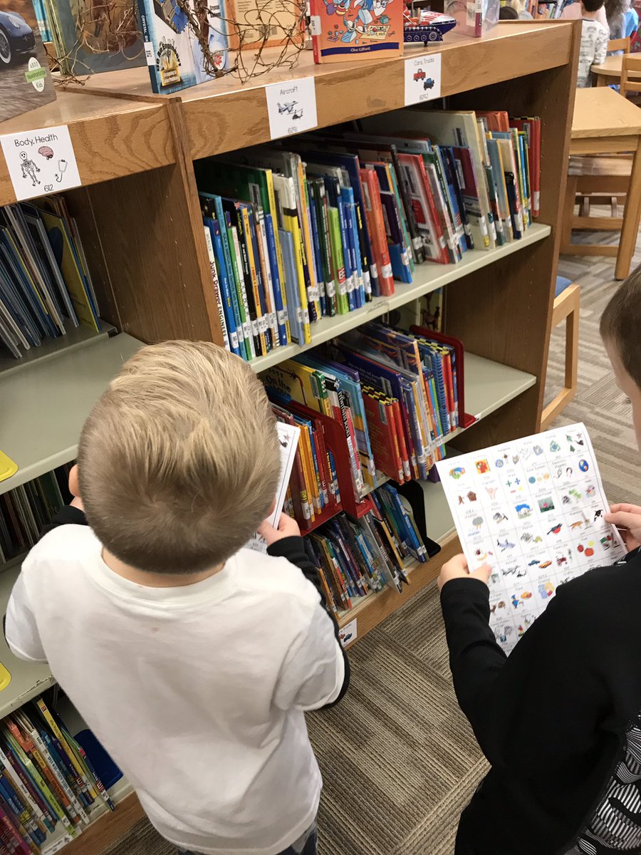 patriciaeyer's tweet image. @WOSnews kindergarten students use a nonfiction chart to help them unlock the treasures of a library #libraryWOS 📗📙📘📗