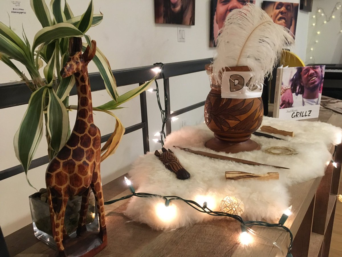 JazzShoots's tweet photo. Constantly reinventing my space. This is it now. 
https://t.co/XbmBIAsOcO https://t.co/ljEdhjGhnA