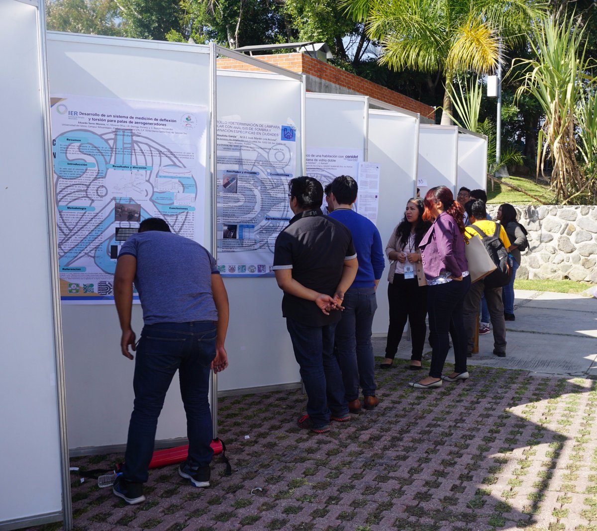 cneerunam's tweet photo. La exposición de posters está apunto de comenzar no te lo pierdas, los esperamos en la explanada del reloj solar. #CNEER2017 #yosoyCNEER2017 #fotovoltaica #ierunam https://t.co/w2PzRm5Li0