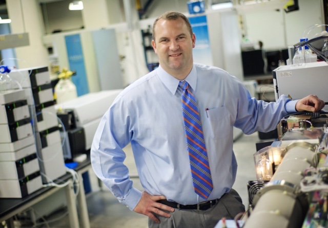 UTAScience's tweet photo. UTA chemist Kevin Schug wins J. Calvin Giddings Award from ACS for contributions to analytical chemistry education. https://t.co/wD7JQUWDTy https://t.co/PaaUwlT9uG