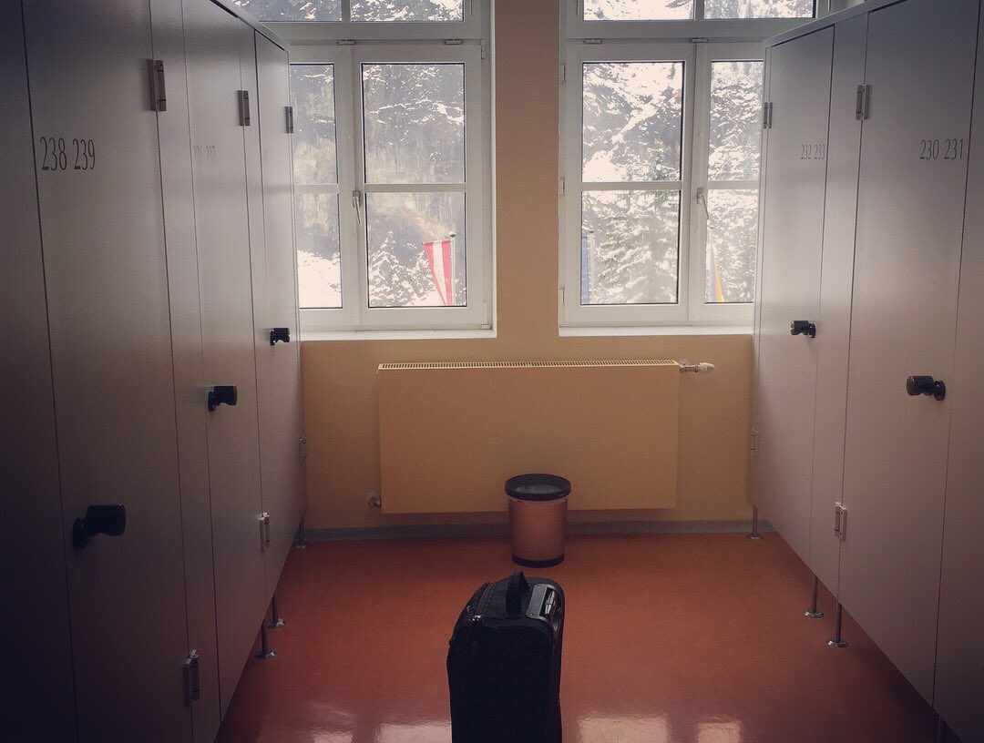 FibroFee's tweet photo. /Anzeige/ Bei meiner ersten Einfahrt gestern kam es wie erwartet zu einer Kurreaktion. Darunter versteht man die kurzfristige Verschlechterung der Beschwerden. Es ist ein Zeichen, dass die Therapie wirkt, muss aber nicht auftreten. #heilstollen #schmerzlassnach #fibromyalgie https://t.co/nLs0lHlSsg