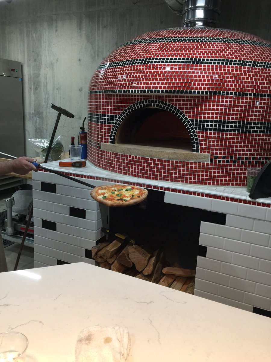 eatretrolicious's tweet photo. Thank you Brett for inviting us to commune with fellow foodies @maialerosapizza’s preview! A modern yet intimate space to share the elegant simplicity of #pizza, #retroeats always! https://t.co/5zgfFjmdZY
