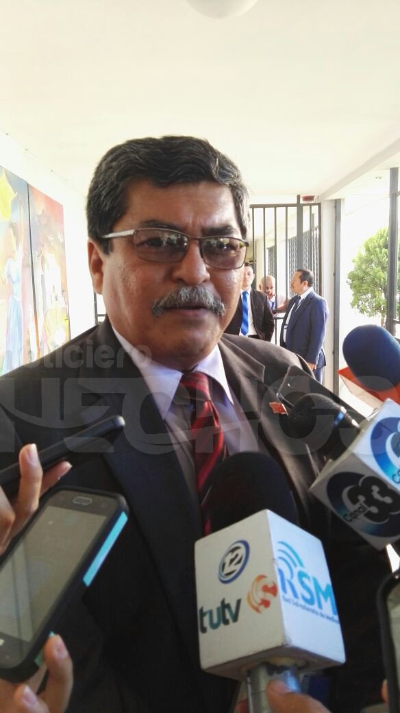 NoticieroHechos's tweet photo. Roger Blandino Nerio hablo sobre la posibilidad de que no exista prórroga para el TPS: "No hay que arrodillarse". https://t.co/Yx1iLFBxOJ