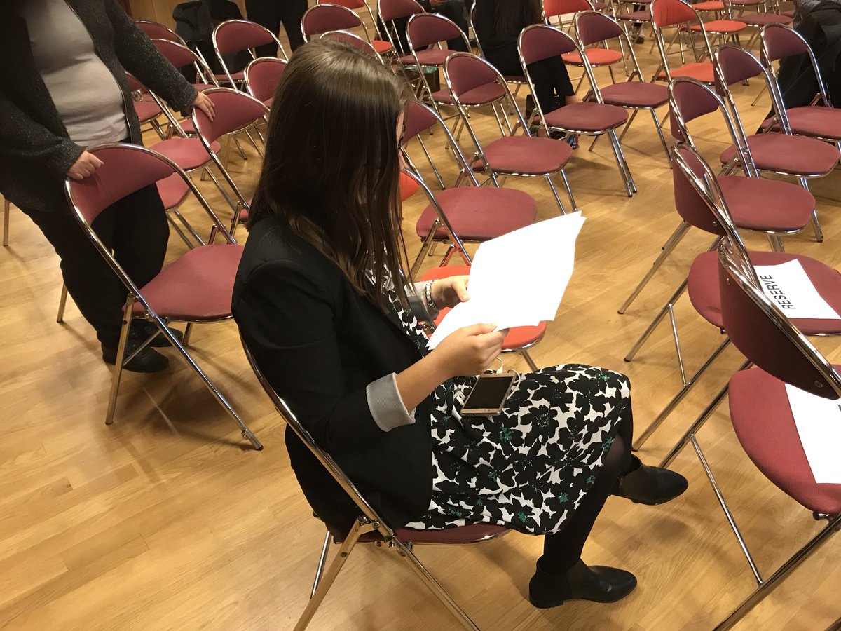 MooshonCrypto's tweet photo. . @laura_bellois jeune @UReportFrance @UNICEF_france prépare son intervention pour la conférence de présentation du livre blanc. #FemmesCOP23 https://t.co/fOzf7F7t9D