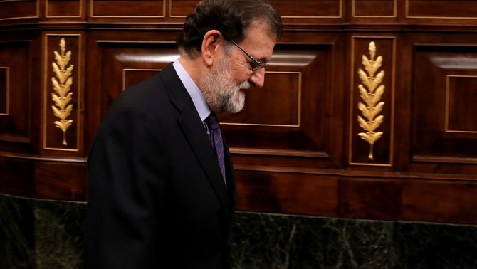 3CatInfo's tweet photo. "Els presoners de Rajoy", contundent editorial de "The Times": "Madrid ha de defensar la unitat d'Espanya sense detencions". El diari també critica la Unió Europea pel seu "vergonyós silenci". 
https://t.co/I2pkPbeNSv https://t.co/y7ob2fFafB