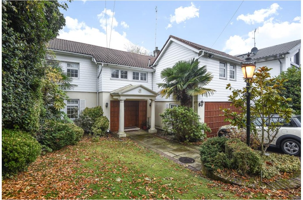 Anscombes's tweet photo. There is so much to like with this extremely well-presented 4-bedroom in #Stanmore! #Home https://t.co/XhMJqxLFnB https://t.co/qqdjrdOUey