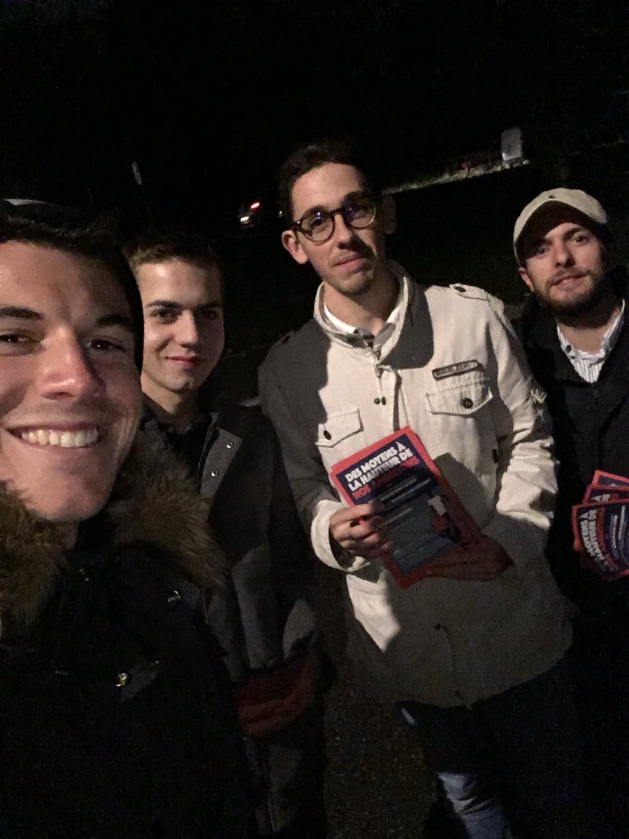 JeunesMacron25's tweet photo. Les @JeunesMacron25 continuent à faire de la pédagogie sur le campus concernant les réformes pour les étudiants ! #jam25 #jam39 https://t.co/VdLX1SC78I