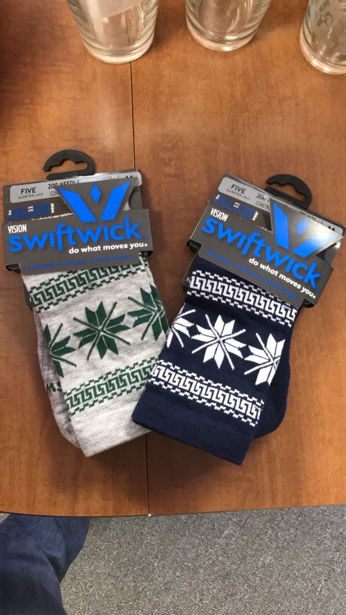 UpNRunningEburg's tweet photo. Warm &amp; festive Vision 5 socks. Great socks &amp; design to keep your feet happy all winter.  #runwithunr #upnrunningpa #StockingStuffer https://t.co/nfLnOetc8D