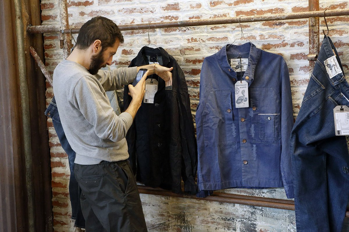 ISKODENIM's tweet photo. Designer @TizianoGuardini visits ISKO™'s Creative Room in Italy for new collection. @GCC_ECOAGE #GCFAItalia #IskoDenim #DenimInside #sustainablefashion https://t.co/apMbBp0edL