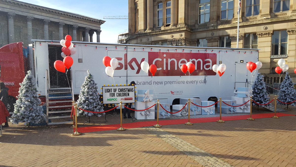 AlizeeAzilee's tweet image. Now lighting up #Birmingham with @SkyCinemaUK Movie Bus and taking #lightson on the road for the @NSPCC. Christmas-feels all around!
