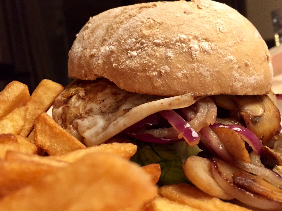 bart_laurens's tweet photo. Fout lekker. #dedaltons #voorthuizen #hamburger https://t.co/MoYimLjCgz