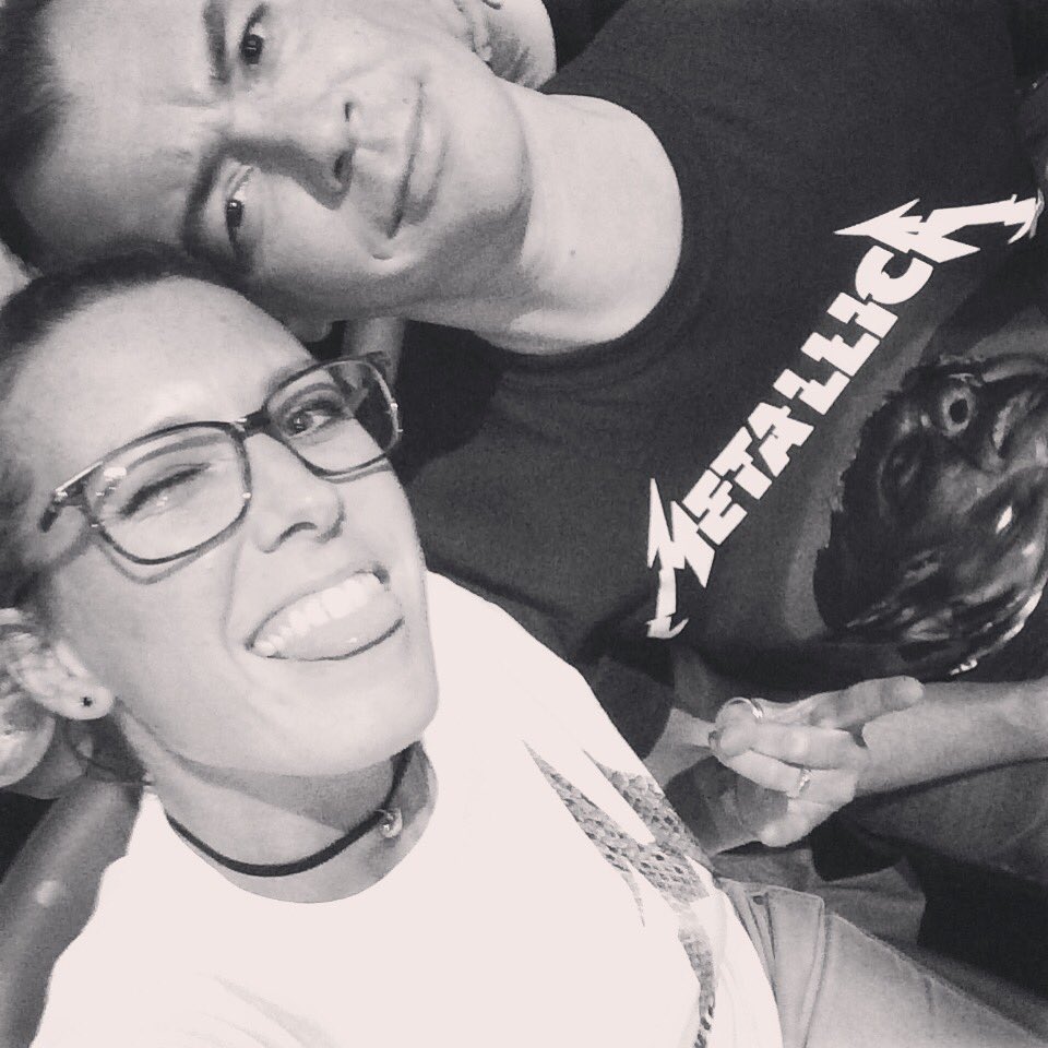 Kimdejong's tweet image. Ik heb zojuist gestemd voor mijn favoriete event van 2017. Wat is jouw favoriet? Breng nu je stem uit #TMTOTY ticketmaster.nl/ticketoftheyea…