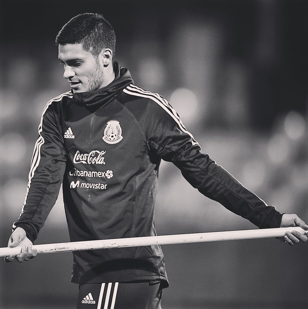 Raul_Jimenez9's tweet photo. #soymexico #vamosmexico🇲🇽 #RJ9 ⚽️ https://t.co/JcaalEV4TZ