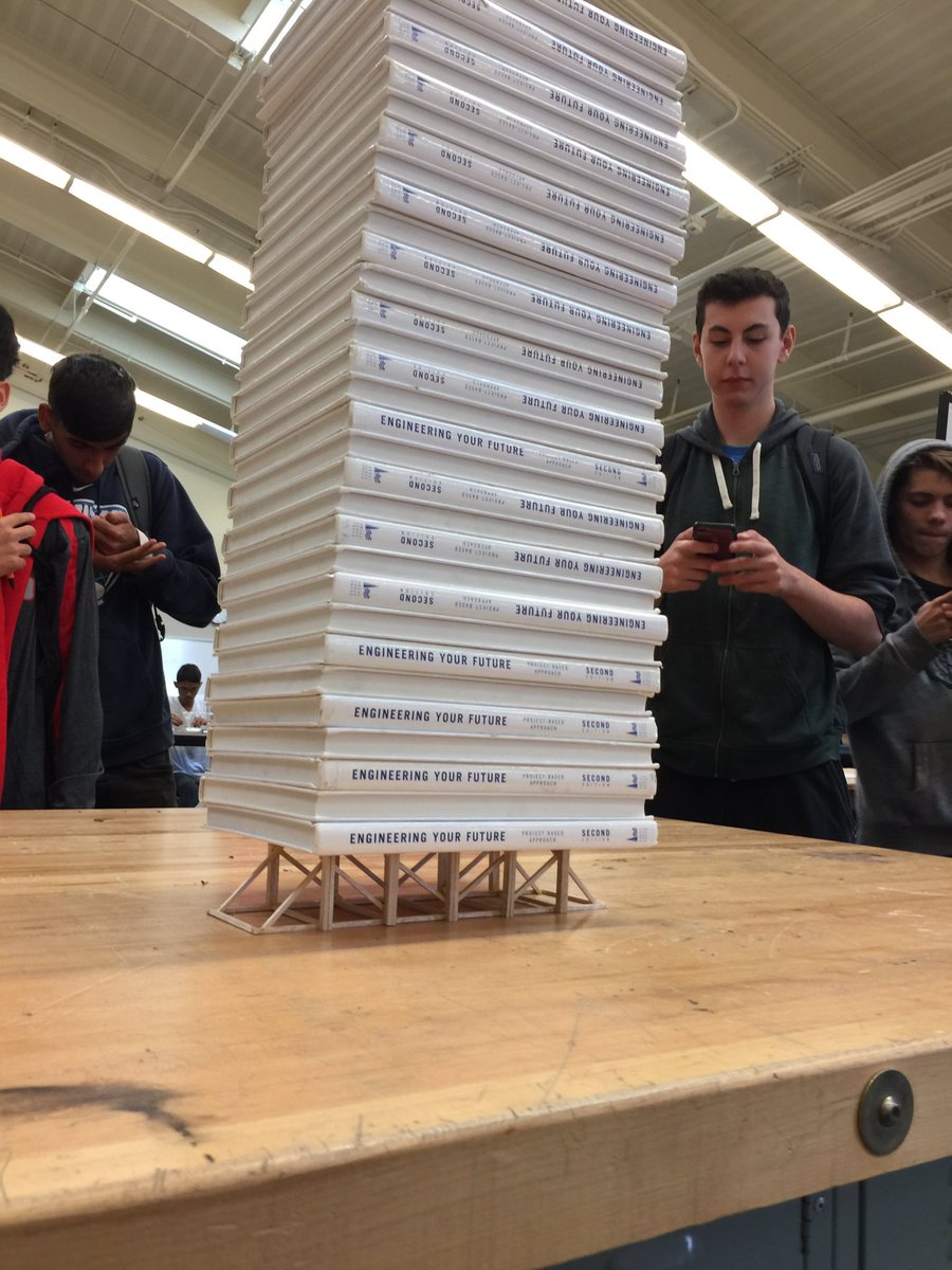 stinsonengineer's tweet photo. How many books can your bridge hold?  #PLTW #POE @AntelopeTitans Engineering always compete! #rjuhsd https://t.co/Qqbs57W00R