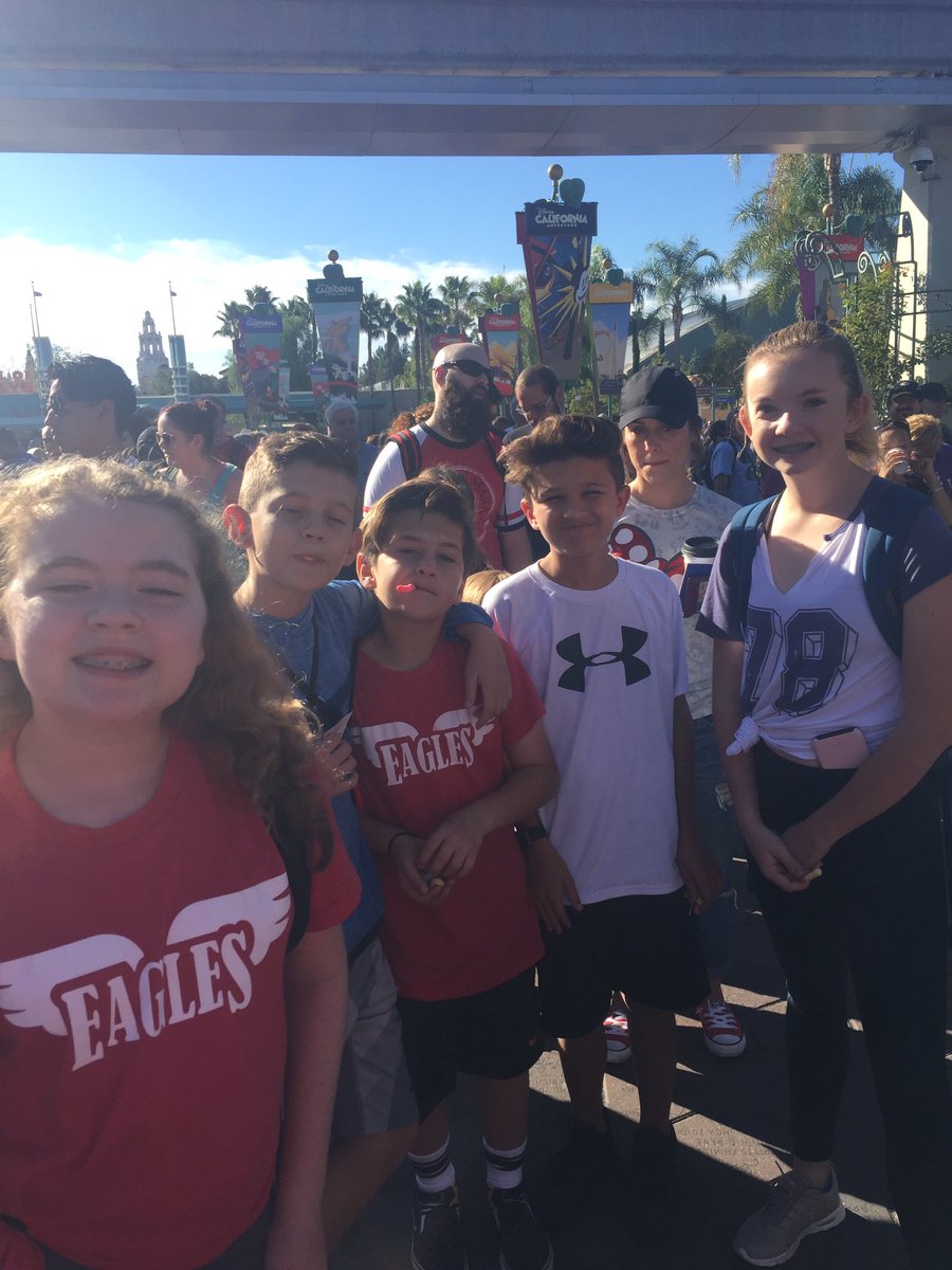 PinnaclePeakES's tweet photo. In line for Disney https://t.co/00xh0vaxUY