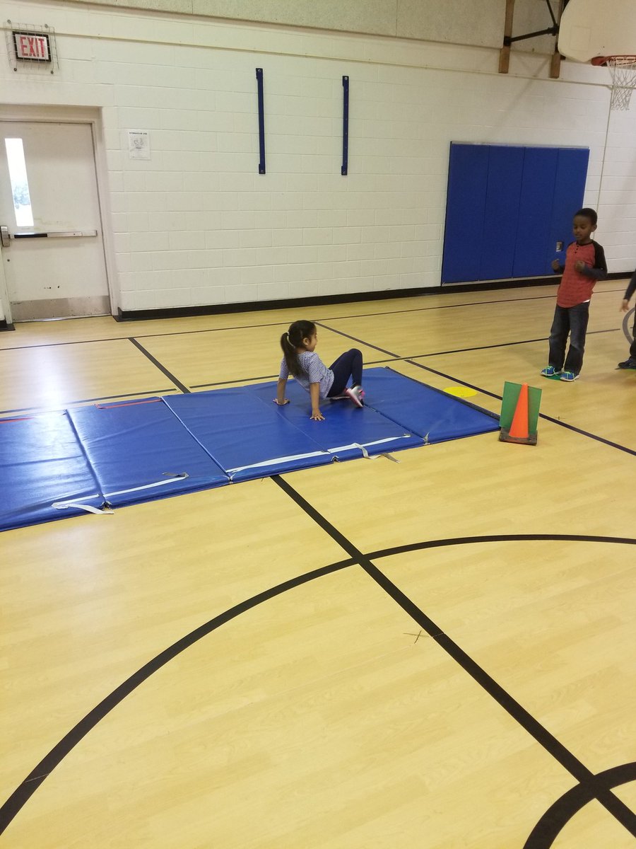 BushHillPE's tweet photo. 1st Grade Lawler, future gymnastic Olympians.... #PERulz https://t.co/WhAVclOoyt