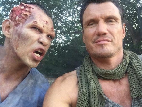 espritcine's tweet image. Dolph Lundgren défonce du zombie dans la bande-annonce de Dead Trigger ! Bande-annonce -&amp;gt; buff.ly/2yjMwoA #DeadTrigger #DolphLundgren