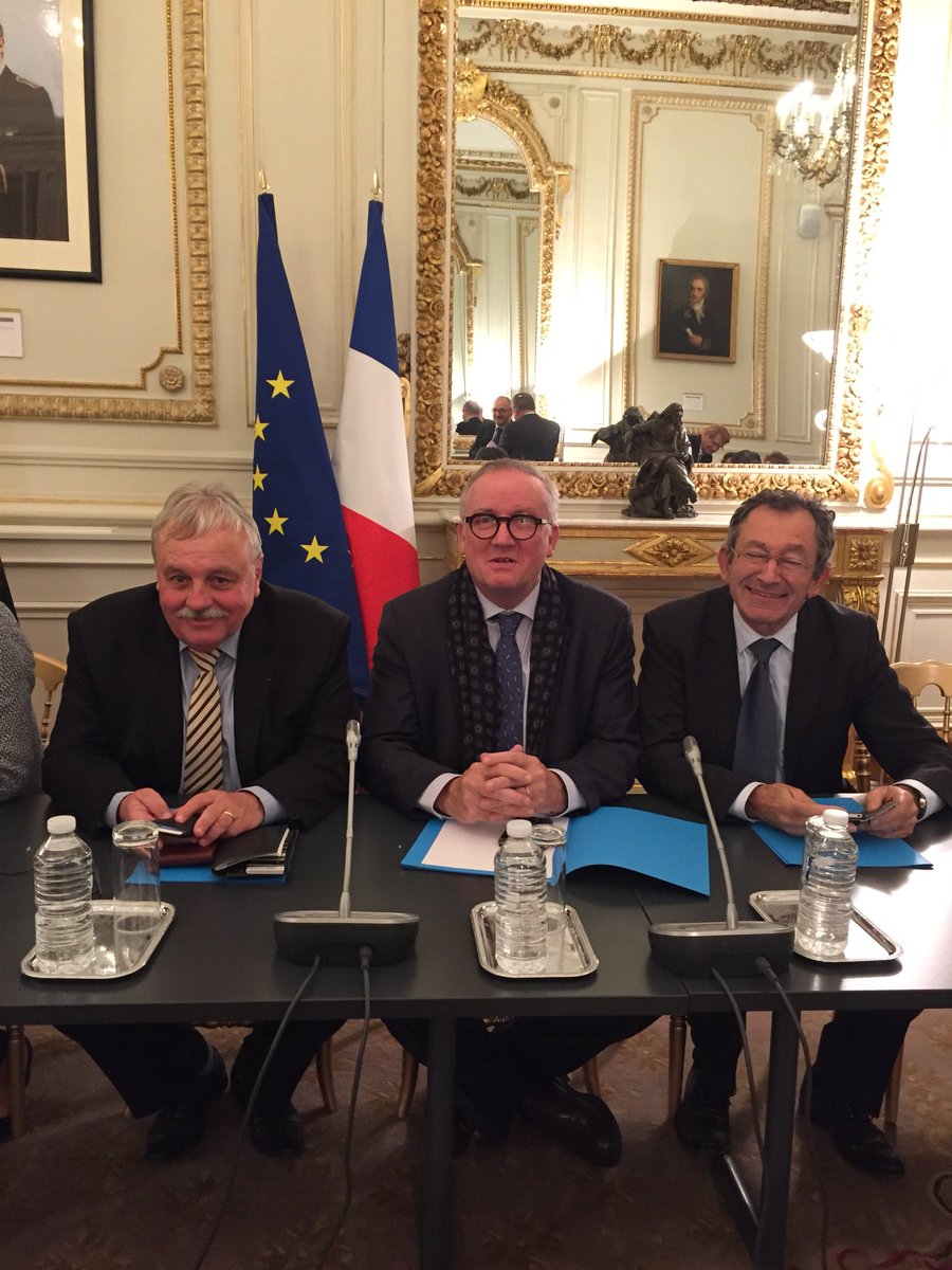 jf_longeot's tweet photo. Groupe @UC_Senat Réunion de travail avec @j_gourault sur le thème « les collectivités Territoriales » les compétences que le budget 2018 le rôle de nos collectivités locales L’Avenir de nos Territoires https://t.co/TcCAuIXYoI