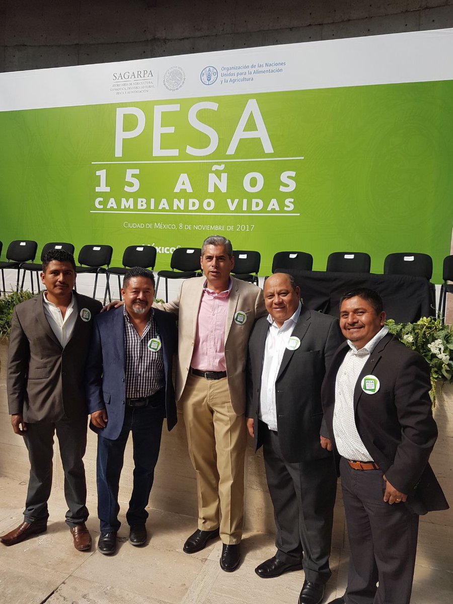 faeo_'s tweet photo. En el Marco de la celebración de los 15 años del PESA un gusto saludar a nuestro Presidente @Alfredo_LopezV @CNC_CEN @EvielPM @alejandromurat https://t.co/e1cZ5QlmhP