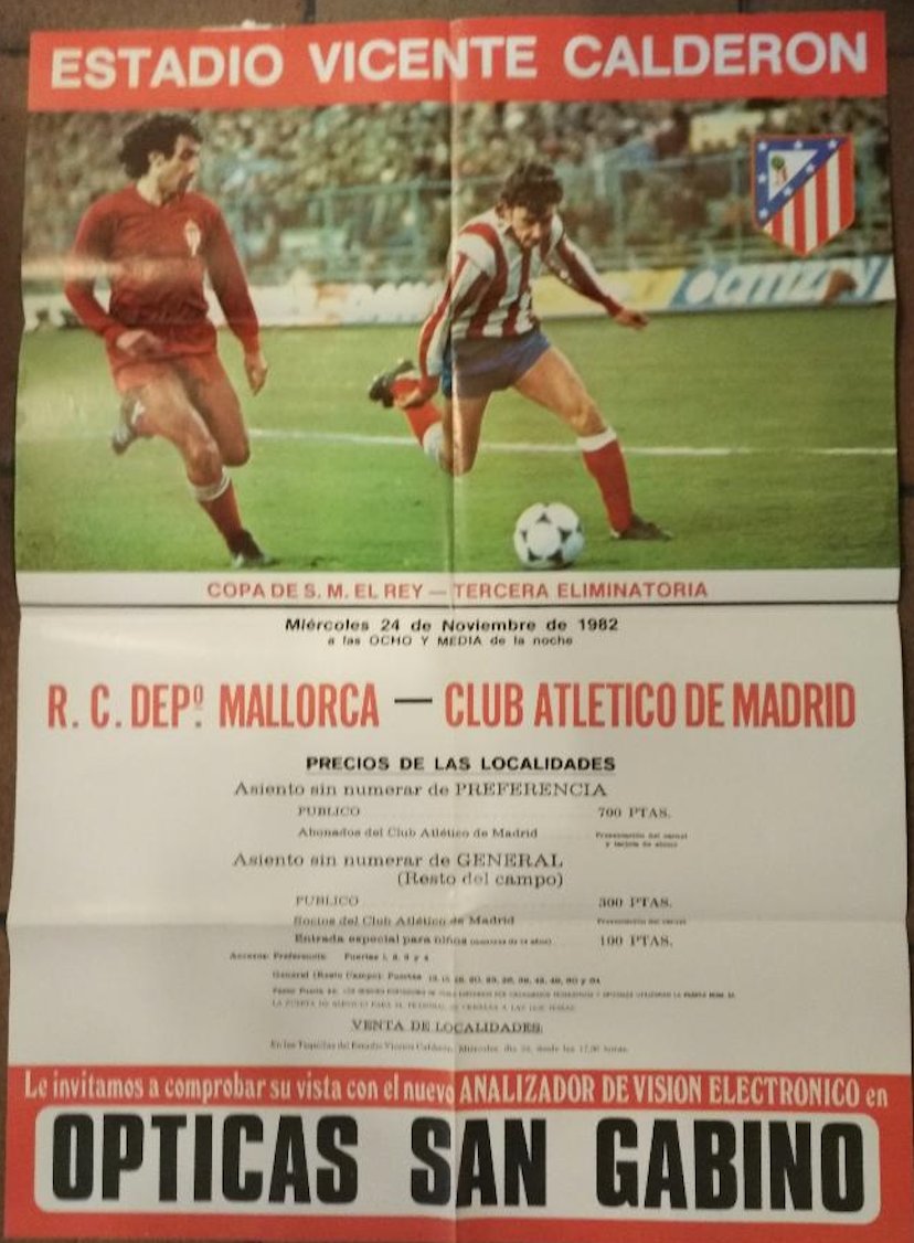 soydelmallorca's tweet photo. Cartel del partido de la 3ª Eliminatoria de Copa de la temporada 1982/83. Fue la primera victoria de la historia del @RCD_Mallorca en el Vicente Calderón. Esa noche marcaron #Riado y @925rolo para los bermellones. https://t.co/yF2LPImK2p