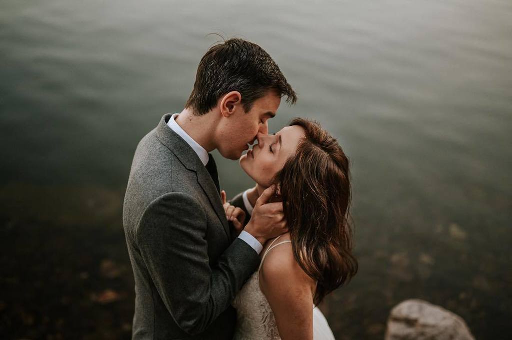 marktrelaphoto's tweet photo. Blue hour love with these two
.
.
.
Dress: @bhldn .
#firstandlasts #bohobride #weddinging#bhldnbride #50mm #makepo… https://t.co/FniLUWpV4o https://t.co/xj4Tf9YVKV