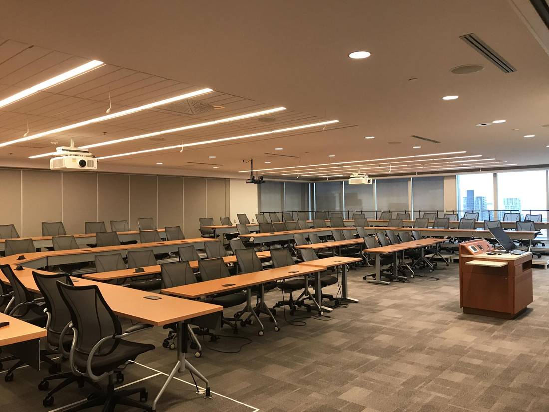 SmithBusiness's tweet photo. Branch campuses extend a distant business school's reach; featuring our #SmithTO campus via @globeandmail. #ROB https://t.co/ICulmBVz99 https://t.co/68nTKf2j6I