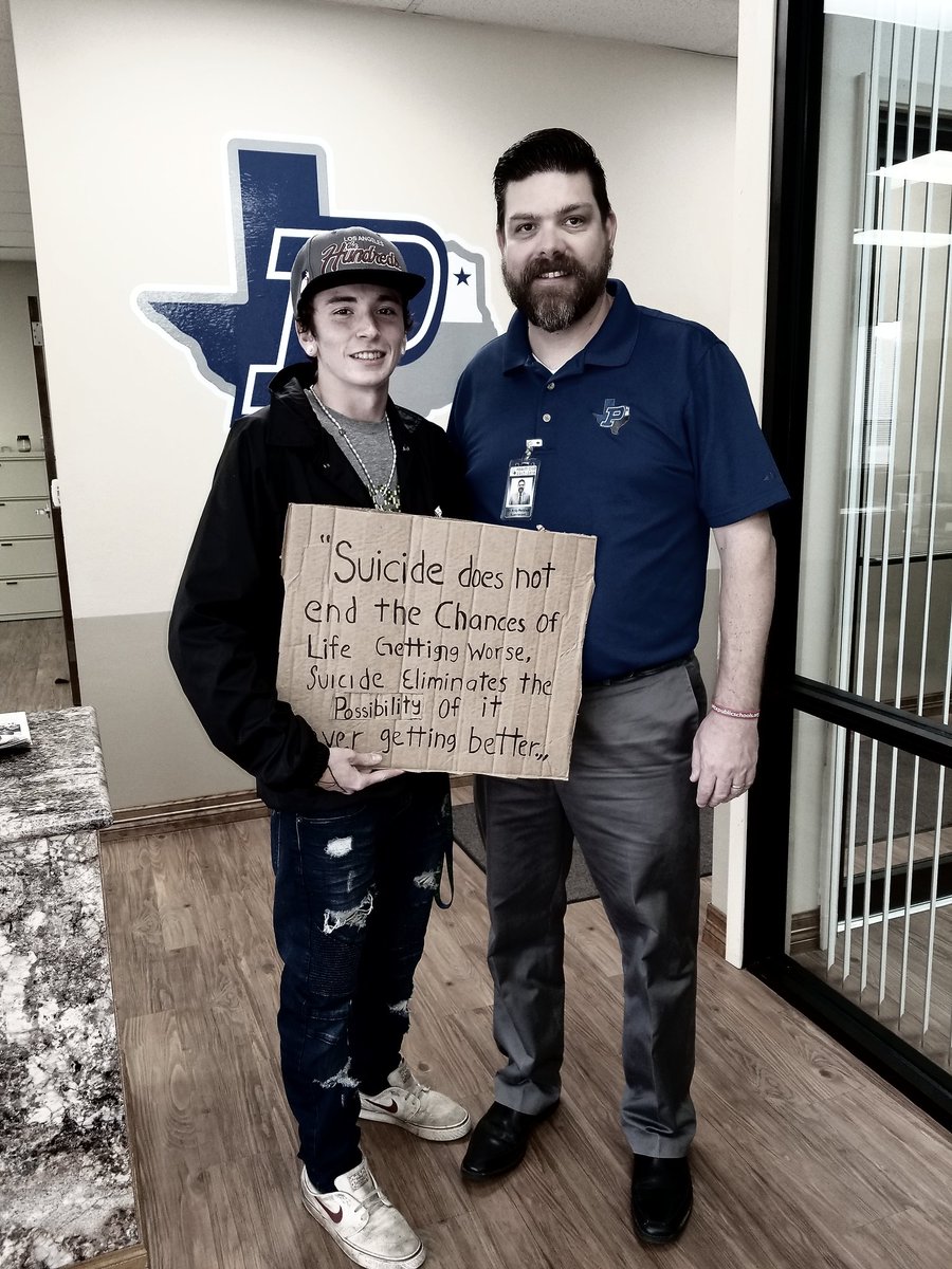 Timmy_Kiccins's tweet photo. #PewittStrong #SuicideSign https://t.co/bAVXoEZa9C