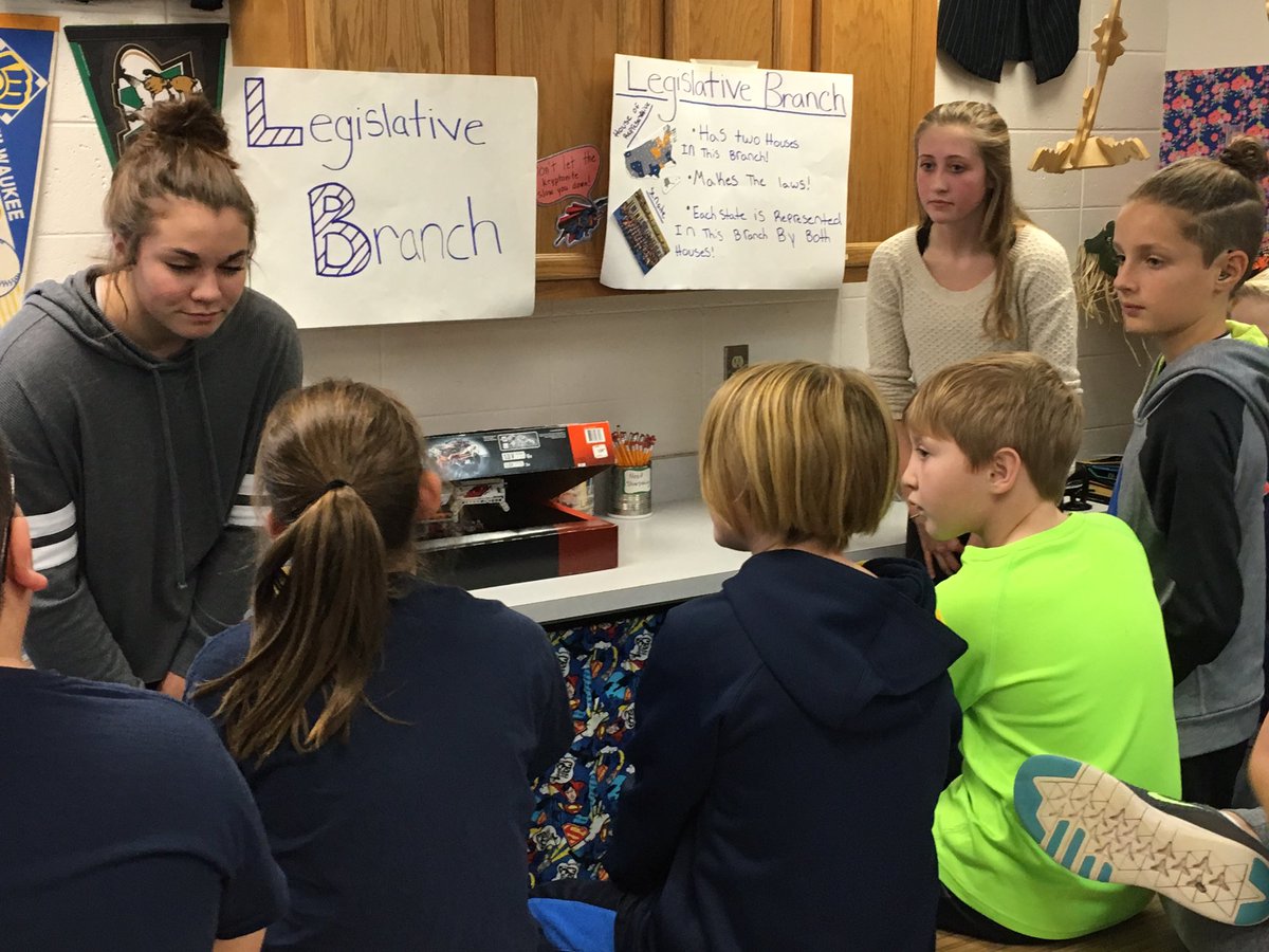 LechnerMj's tweet photo. 9th grade Action Civics class makes impact on 5th grade students across the district @mrnerdstrom @Riverside_El #EverestPride https://t.co/9YsSaNHanv