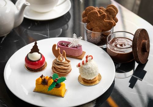 Have you seen the stunning #Festive #AfternoonTea at <a href="/TheConnaught/">The Connaught</a>? bit.ly/2yjCq7a