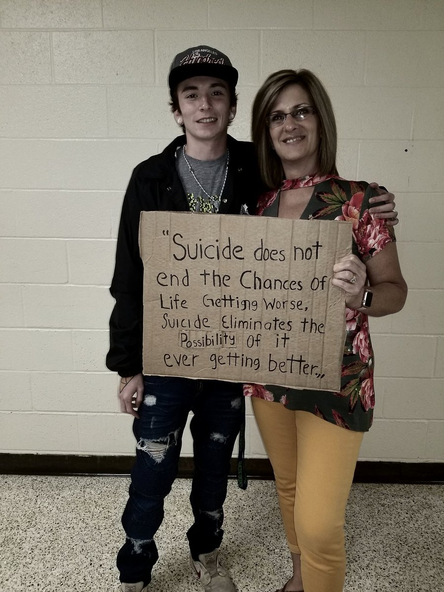 Timmy_Kiccins's tweet photo. #PewittStrong #SuicideSign https://t.co/hzlKTtnlYs