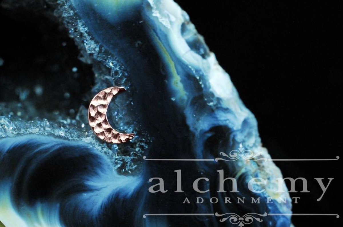 We love @Alchemyadornment jewelry. Made in Vancouver with high quality gold, the details really stand out!