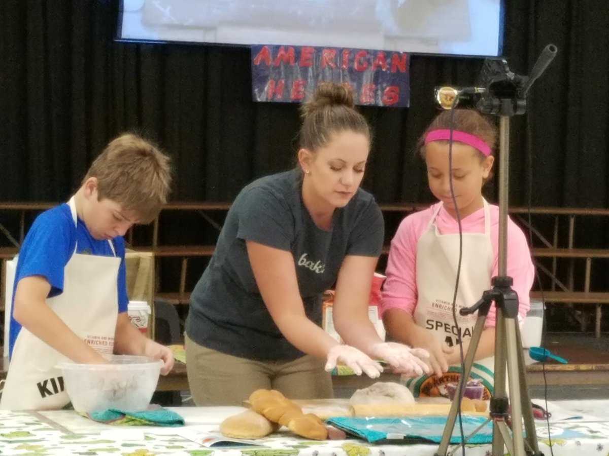 rmdiaz147's tweet photo. Thank you Libby and king Arthur Flour..5th graders ready to bake and share
#iamepisd
#learnbakeshare
# kingArthurflour https://t.co/Wl3pByNTbo