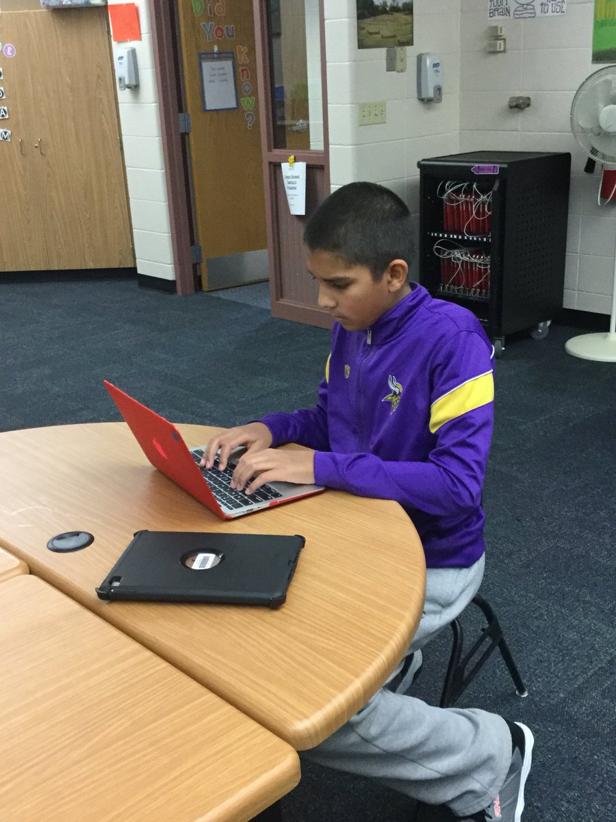 MrsNelsonNIS's tweet photo. Writers helping writers with feedback. #SDMInspire #miltonpride #SDMConnect https://t.co/QwxUnJlcEF