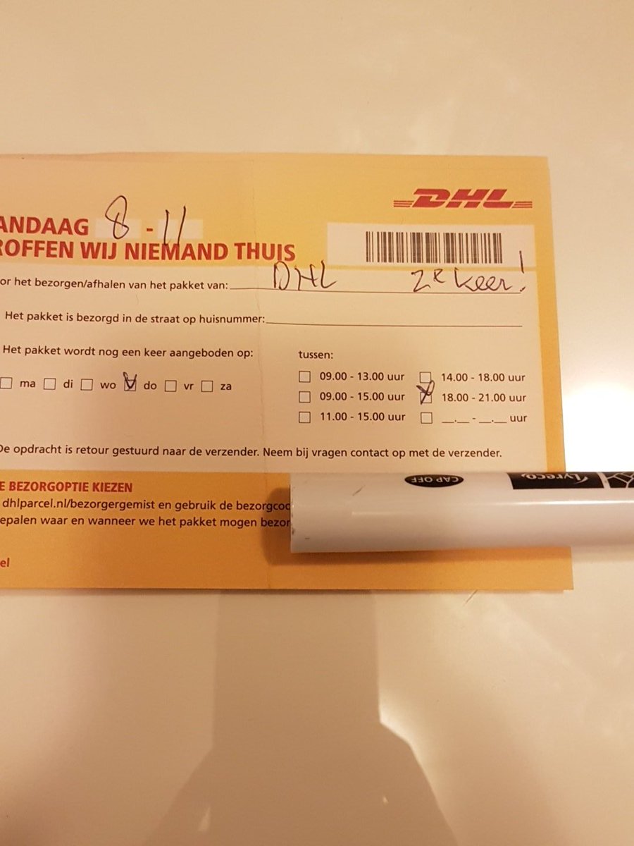 Justnaomi's tweet photo. @DHLNL gewoon met een uitroepteken... #service #klantvriendelijk #not https://t.co/lfNS2ahAgB